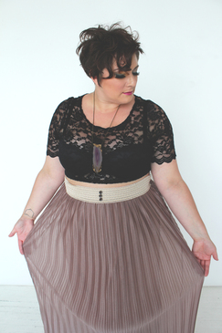 French Macaron Stretch Lace Crop Top- Licorice