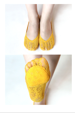 Wide Fit Lace No-Show Socks